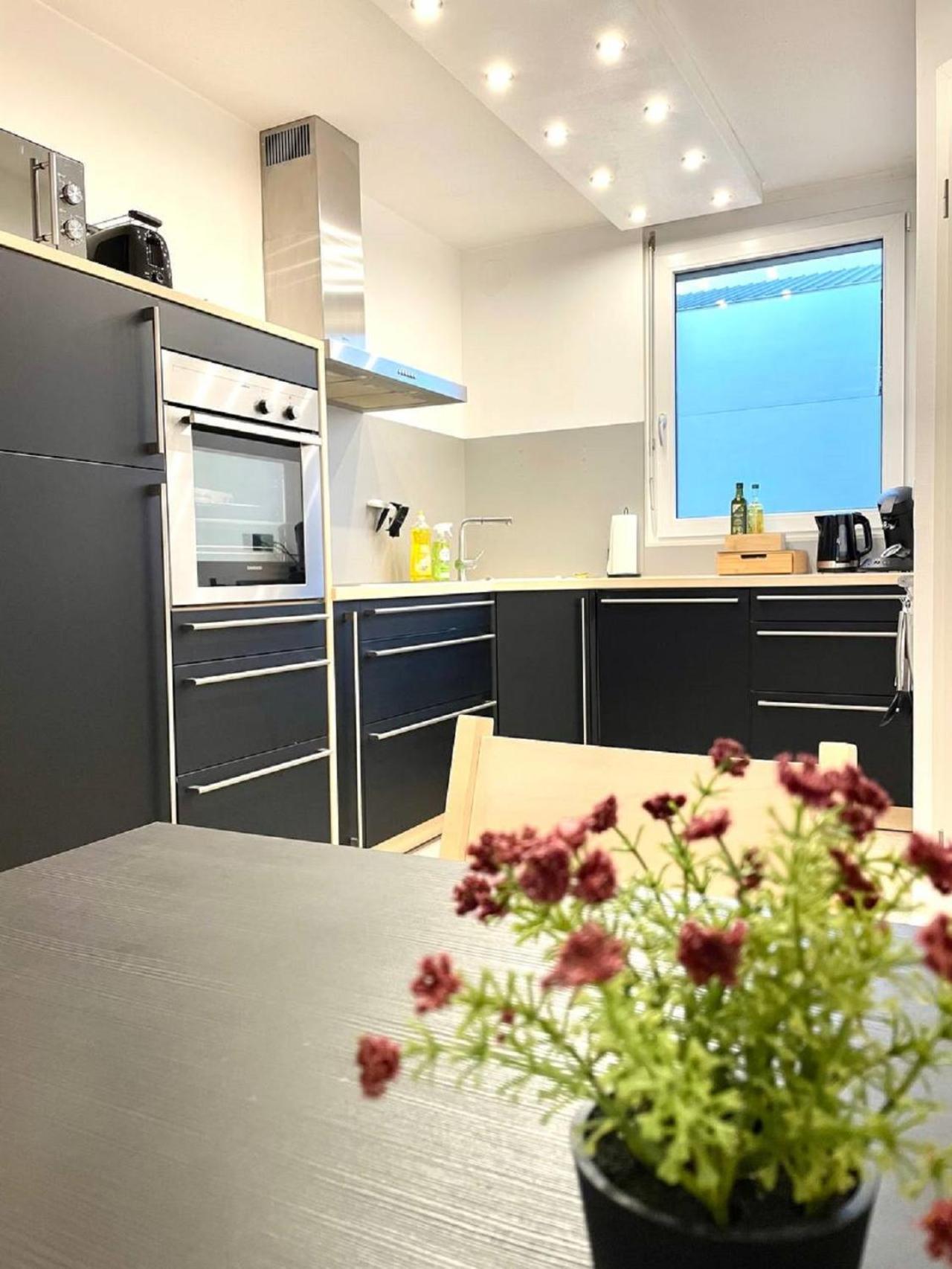 Geraeumiges Ferienhaus In Koblenz Koblenz  Exteriör bild