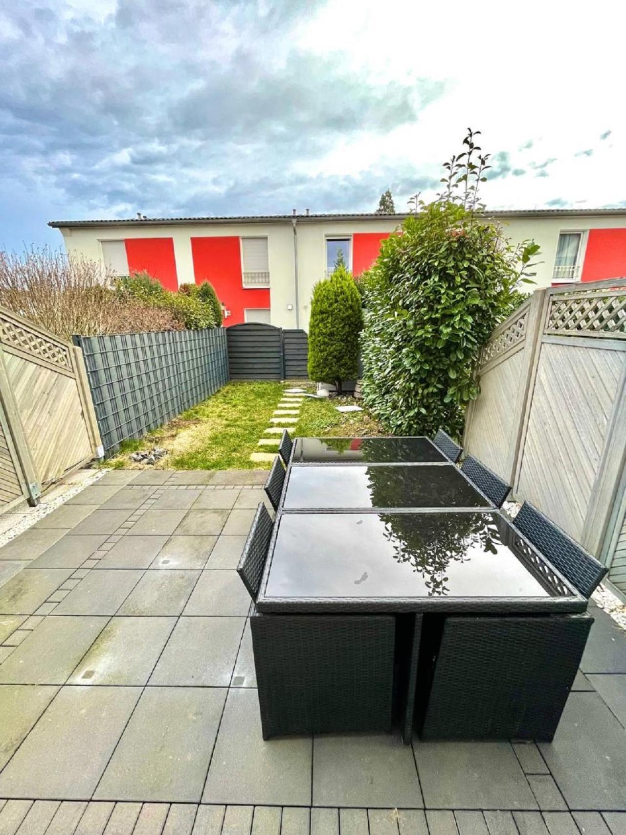 Geraeumiges Ferienhaus In Koblenz Koblenz  Exteriör bild